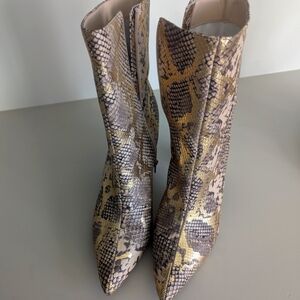 Stylish Snake Print Boots